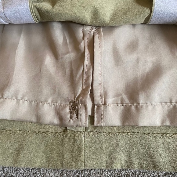 Vintage 70's Suede Leather Pleated Pencil
Skirt Celery Green Light Cottagecore - Picture 4 of 4